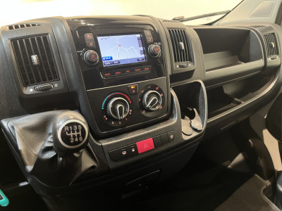 Peugeot Boxer 335 2.2 BlueHDi 140 PK L3H2 Premium / Dhollandia Laadklep / Euro 6 / Airco / Camera / Cruise Control / Navigatie / 3-Zits / 40.000 KM !! foto 8