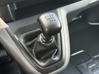 Peugeot Expert 1.5 BlueHDI 100 PK / L2H1 / TREKHAAK / AIRCO / CRUISE / IMPERIAAL / PDC 17