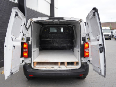 Peugeot Expert 1.5 BlueHDi 120PK L2 EURO 6 - Airco - Cruise - PDC - €21.950,- Excl. 7