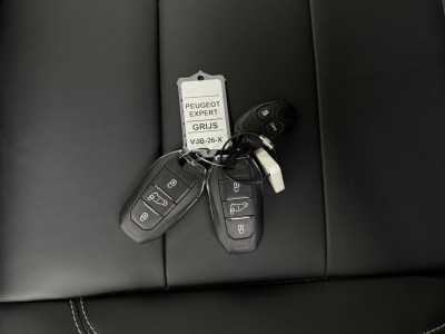 Peugeot Expert 2.0 BlueHDI 180PK Automaat XL Sport | Bomvol !!! | Leder | Navigatie | Camera | Trekhaak | 2xSchuifdeur foto 9