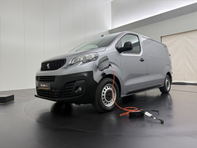Peugeot Expert Lang 75Kwh | Elektrisch | Multimedia | Airco | Cruise | 3-Zits | Betimmering foto 3