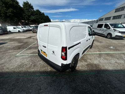 Peugeot PARTNER 1.5 BlueHDI Asphalt 3 personen foto 12