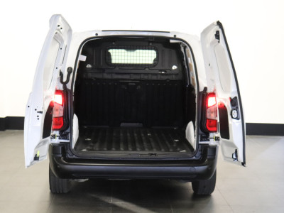 Peugeot Partner 1.2 110PK Benzine - Airco - Navi - Cruise - € 10.900,- Excl. 9