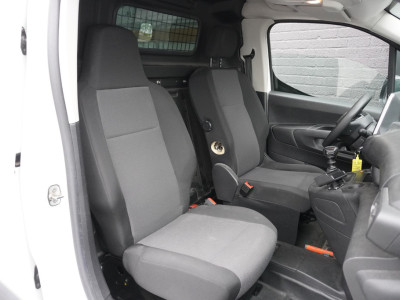 Peugeot Partner 1.2 PureTech 110Pk Benzine - Airco - Navi - Cruise - € 12.499,- Excl. 5