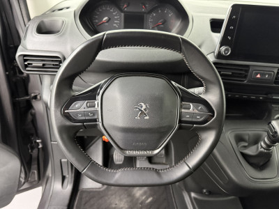 Peugeot Partner 1.2 PureTech Benzine Premium | Marge | Navigatie | Camera | Multimedia | Airco | Cruise | Trekhaak foto 14