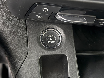 Peugeot Partner 1.2 PureTech Benzine Premium | Marge | Navigatie | Camera | Multimedia | Airco | Cruise | Trekhaak foto 16