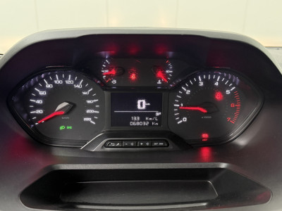 Peugeot Partner 1.2 PureTech Benzine Premium | Marge | Navigatie | Camera | Multimedia | Airco | Cruise | Trekhaak foto 9