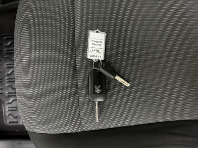 Peugeot Partner 1.6BlueHDI 100PK Asphalt | Navigatie | Airco | Cruise | Betimmering foto 5