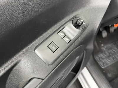 Peugeot Partner 1.6BlueHDI 100PK Asphalt | Navigatie | Airco | Cruise | Betimmering foto 8