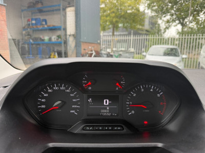 Peugeot Partner 1.6 BlueHDI Premium / Trekhaak / App connect / Cruise / Laadvloer dubbel foto 10
