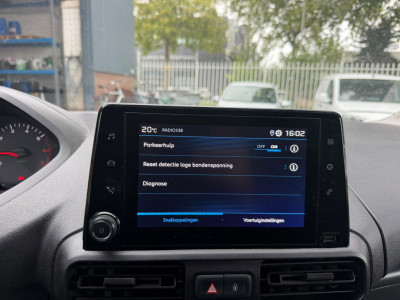 Peugeot Partner 1.6 BlueHDI Premium / Trekhaak / App connect / Cruise / Laadvloer dubbel foto 11