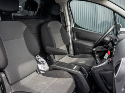 Peugeot Partner 1.6 HDi BlueHDi 75 | Cruise | Airco 13