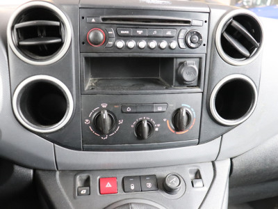 Peugeot Partner 120 1.6 e-HDI - Imperiaal - Trekhaak - Carkit - €1.990 ,- Ex. BTW foto 5