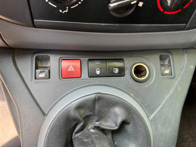Peugeot Partner 122 1.6 HDI L1 XT Profit + airco cruise control imperiaal foto 11