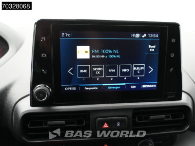 Peugeot Partner 110pk Benzine L1H1 Trekhaak Navi Airco Cruise Parkeersensoren Euro6 L1 Kompakt Airco Trekhaak Cruise control 17