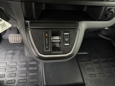Peugeot e-Expert Lang Asphalt 75 kWh | Elektrisch | Multimedia | 3-Zits | Airco | Cruise | Betimmering foto 16
