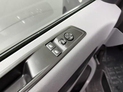 Peugeot e-Expert Lang Premium 75 kWh | Elektrisch | SOH 87,8% | Multimedia | 3-Zits | Airco | Cruise | Betimmering foto 8