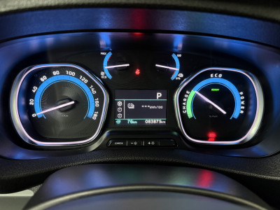 Peugeot e-Expert Lang Premium 75 kWh | Elektrisch | SOH 87,8% | Multimedia | 3-Zits | Airco | Cruise | Betimmering foto 9