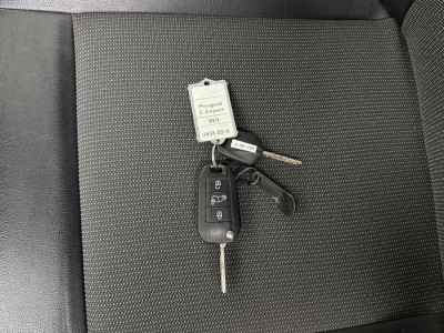 Peugeot e-Expert Lang Pro 75 kWh | Elektrisch | Airco | Cruise | Betimmering foto 9