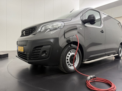 Peugeot e-Expert Premium 75 kWh | Elektrisch | Multimedia | Camera | Airco | Cruise | Betimmering foto 21