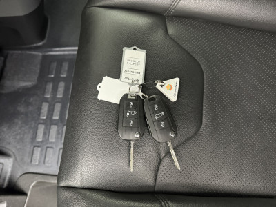 Peugeot e-Expert Premium 75 kWh | Elektrisch | Multimedia | Camera | Airco | Cruise | Betimmering foto 5