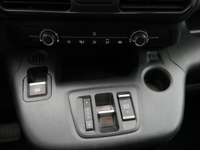 Peugeot e-Partner 136 L2 50 kWh 275 km  WLTP trekhaak foto 12