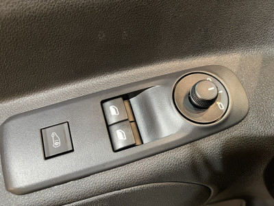 Peugeot e-Partner Premium Long 50 kWh / 100% elektrisch !! / SOH 95% / CCS Snelladen / Airco / Cruise Control / Camera / CarPlay / Navigatie / 3-Zits / 4.900 KM !! foto 16