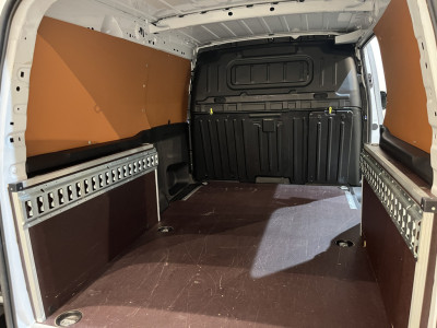 Peugeot e-Partner Premium Long 50 kWh / 100% elektrisch !! / SOH 95% / CCS Snelladen / Airco / Cruise Control / Camera / CarPlay / Navigatie / 3-Zits / 4.900 KM !! foto 17