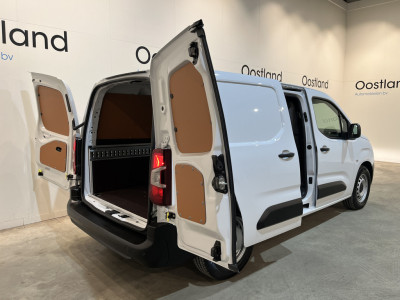 Peugeot e-Partner Premium Long 50 kWh / 100% elektrisch !! / SOH 95% / CCS Snelladen / Airco / Cruise Control / Camera / CarPlay / Navigatie / 3-Zits / 4.900 KM !! foto 2