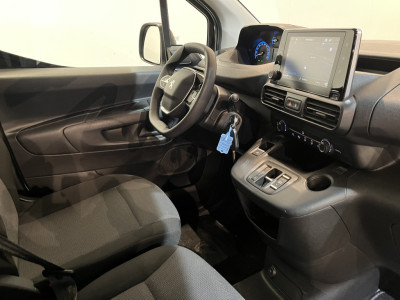 Peugeot e-Partner Premium Long 50 kWh / 100% elektrisch !! / SOH 95% / CCS Snelladen / Airco / Cruise Control / Camera / CarPlay / Navigatie / 3-Zits / 4.900 KM !! foto 3