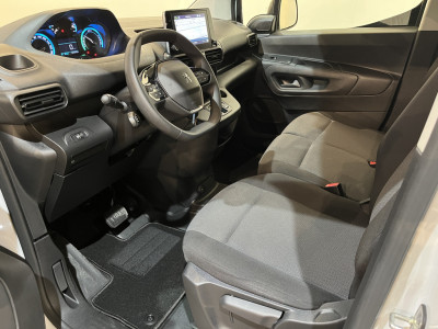 Peugeot e-Partner Premium Long 50 kWh / 100% elektrisch !! / SOH 95% / CCS Snelladen / Airco / Cruise Control / Camera / CarPlay / Navigatie / 3-Zits / 4.900 KM !! foto 6