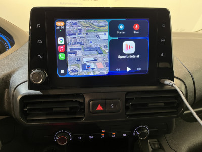 Peugeot e-Partner Premium Long 50 kWh / 100% elektrisch !! / SOH 95% / CCS Snelladen / Airco / Cruise Control / Camera / CarPlay / Navigatie / 3-Zits / 4.900 KM !! foto 9