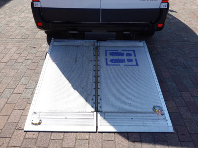 Renault MASTER T33 2.3 dCi 135 L2H2 Met laadklep 9
