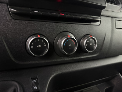 Renault Master 2.3DCi 135PK L2H2 Black Edition | Multimedia | Camera | 3-Zits | Airco | Cruise | Betimmering foto 19