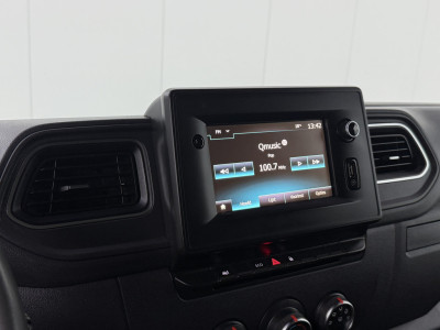 Renault Master 2.3DCi 135PK L2H2 Black Edition | Multimedia | Camera | 3-Zits | Airco | Cruise | Betimmering foto 20
