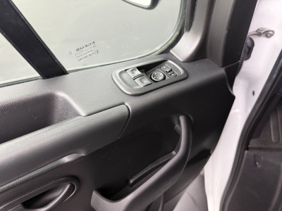 Renault Master 2.3DCi 135PK L2H2 | Multimedia | Airco | Cruise | 3-Zits | Betimmering foto 8