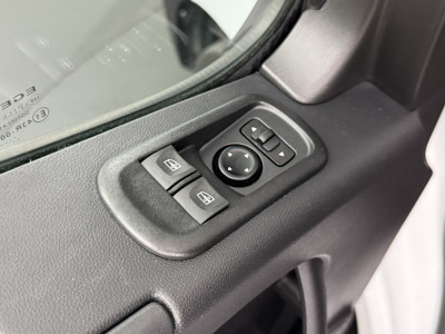 Renault Master 2.3DCi 135PK L2H2 | Multimedia | Navigatie | 3-Zits | Betimmering | Airco | Cruise foto 8