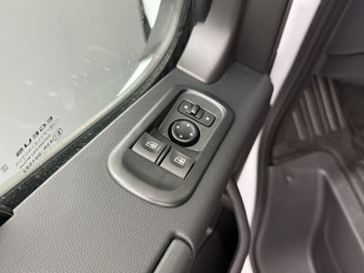 Renault Master 2.3DCi 145PK Bakwagen+Laadklep | Trekhaak 2500Kg | Multimedia | Camera | Zijdeur | Dakspoiler | 3-Zits foto 9