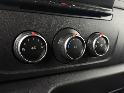 Renault Master 2.3DCi 180PK L3H2 Maxi | Multimedia | Trekhaak | Navigatie | Camera | Airco | Cruise | Betimmering | 3-Zits foto 16
