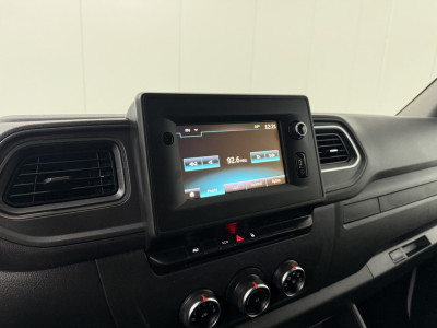 Renault Master 2.3DCi 180PK L3H2 Maxi | Multimedia | Trekhaak | Navigatie | Camera | Airco | Cruise | Betimmering | 3-Zits foto 17