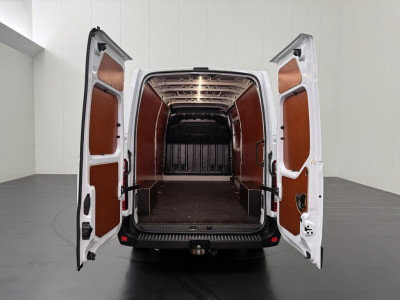 Renault Master 2.3DCi 180PK L3H2 Maxi | Multimedia | Trekhaak | Navigatie | Camera | Airco | Cruise | Betimmering | 3-Zits foto 4