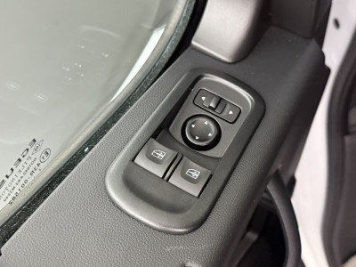 Renault Master 2.3DCi 180PK L3H2 Maxi | Navigatie | Camera | Multimedia | Airco | Cruise | 3-Zits | 2500Kg Trekhaak foto 8