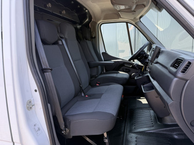 Renault Master 2.3 dCi 136 PK / L2H2 / 1e EIG. / TREKHAAK / AIRCO / CRUISE / NAVI / CAMERA / 3-ZITS / LED 5