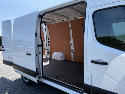 Renault Master 2.3 dCi 136 PK / L2H2 / 1e EIG. / TREKHAAK / AIRCO / CRUISE / NAVI / CAMERA / 3-ZITS / LED 8