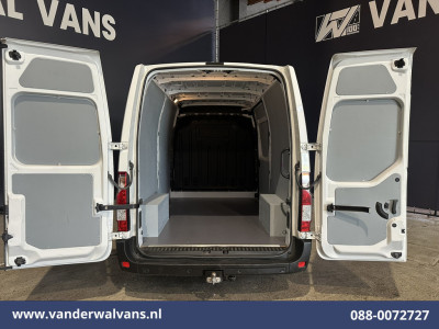 Renault Master 2.3 dCi 136pk L2H2 Euro6 Airco | Navigatie | Camera | Cruisecontrol | LED | 2500kg Trekhaak Parkeersensoren, Bijrijdersbank foto 13