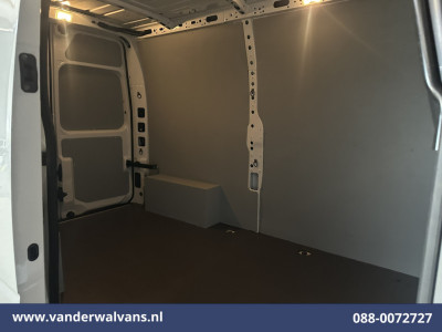 Renault Master 2.3 dCi 136pk L2H2 Euro6 Airco | Navigatie | Camera | Cruisecontrol | LED | 2500kg Trekhaak Parkeersensoren, Bijrijdersbank foto 14