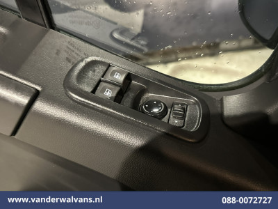 Renault Master 2.3 dCi 136pk L2H2 Euro6 Airco | Navigatie | Camera | Cruisecontrol | LED | 2500kg Trekhaak Parkeersensoren, Bijrijdersbank foto 19