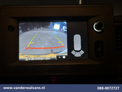 Renault Master 2.3 dCi 136pk L2H2 Euro6 Airco | Navigatie | Camera | Cruisecontrol | LED | 2500kg Trekhaak Parkeersensoren, Bijrijdersbank foto 2