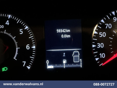 Renault Master 2.3 dCi 136pk L2H2 Euro6 Airco | Navigatie | Camera | Cruisecontrol | LED | 2500kg Trekhaak Parkeersensoren, Bijrijdersbank foto 21