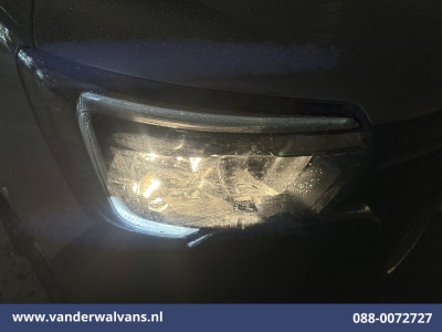 Renault Master 2.3 dCi 136pk L2H2 Euro6 Airco | Navigatie | Camera | Cruisecontrol | LED | 2500kg Trekhaak Parkeersensoren, Bijrijdersbank foto 3